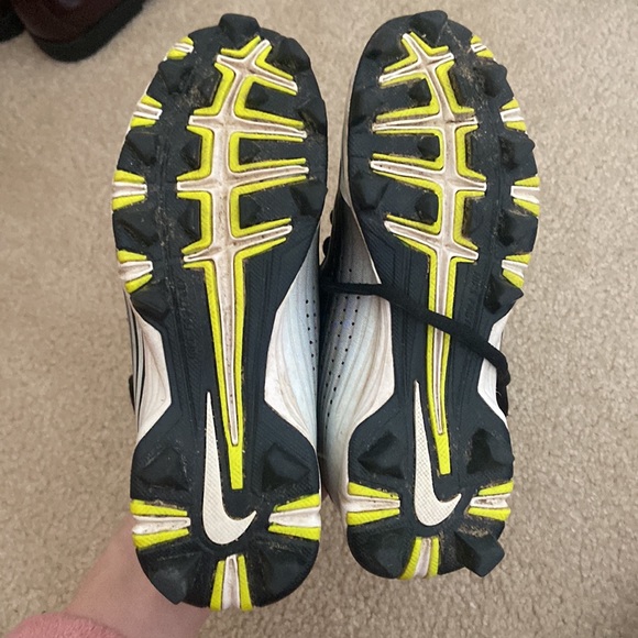 Nike Black Cleats - Picture 3 of 4